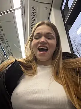 KitteCat online show from December 19, 7:44 am