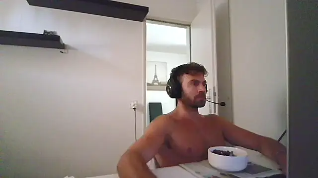 Snapshot of alpha-hunk chatting on July 16, 2:03 pm alpha-hunk online show from July 16, 2:03 pm