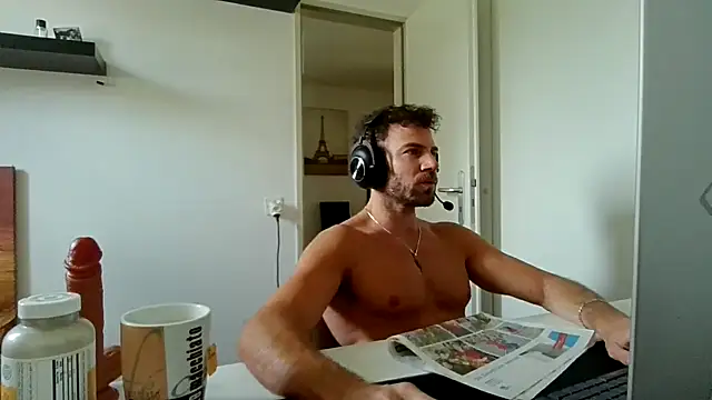 Snapshot of alpha-hunk chatting on June 3, 9:32 am alpha-hunk online show from June 3, 9:32 am