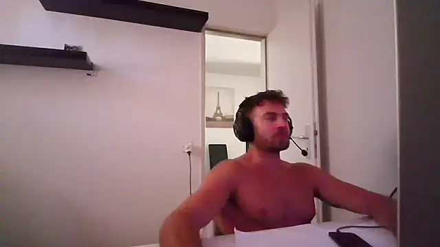 Snapshot of alpha-hunk chatting on July 11, 9:53 am alpha-hunk online show from July 11, 9:53 am