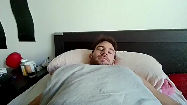 Snapshot of alpha-hunk chatting on November 19, 9:20 am alpha-hunk online show from November 19, 9:20 am