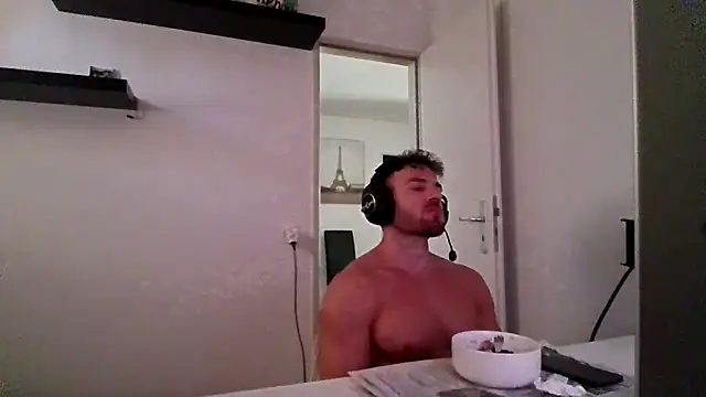Snapshot of alpha-hunk chatting on July 8, 10:38 am alpha-hunk online show from July 8, 10:38 am