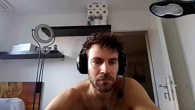 Snapshot of alpha-hunk chatting on November 27, 10:37 am alpha-hunk online show from November 27, 10:37 am