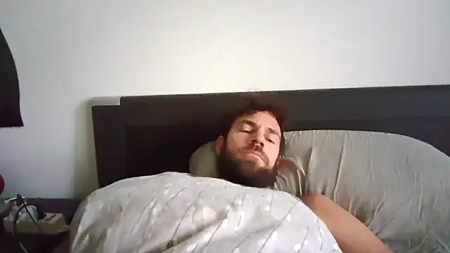 Snapshot of alpha-hunk chatting on October 25, 8:35 am alpha-hunk online show from October 25, 8:35 am