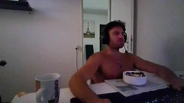 Snapshot of alpha-hunk chatting on June 24, 10:14 am alpha-hunk online show from June 24, 10:14 am