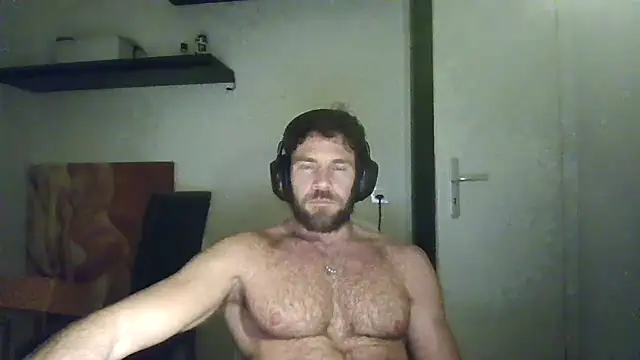 Snapshot of alpha-hunk chatting on October 25, 8:42 pm alpha-hunk online show from October 25, 8:42 pm