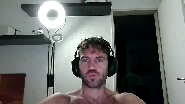 Snapshot of alpha-hunk chatting on November 18, 9:18 pm alpha-hunk online show from November 18, 9:18 pm