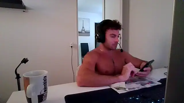 Snapshot of alpha-hunk chatting on June 21, 9:04 am alpha-hunk online show from June 21, 9:04 am