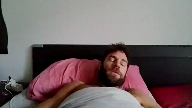 Snapshot of alpha-hunk chatting on November 2, 9:36 am alpha-hunk online show from November 2, 9:36 am