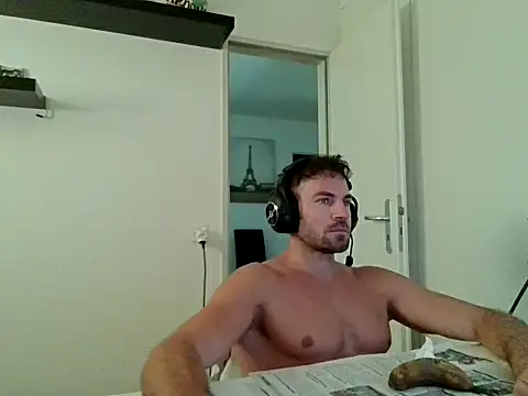 Snapshot of alpha-hunk chatting on July 7, 7:23 am alpha-hunk online show from July 7, 7:23 am