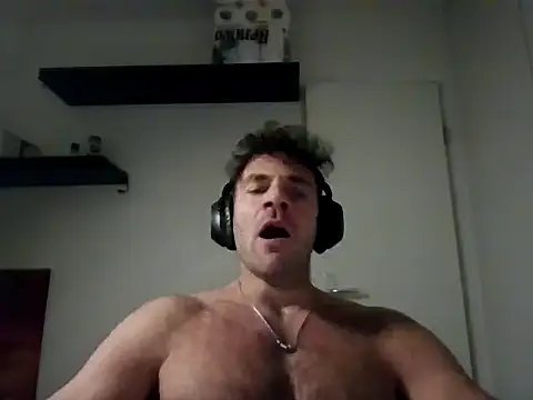 Snapshot of alpha-hunk chatting on November 9, 9:19 pm alpha-hunk online show from November 9, 9:19 pm