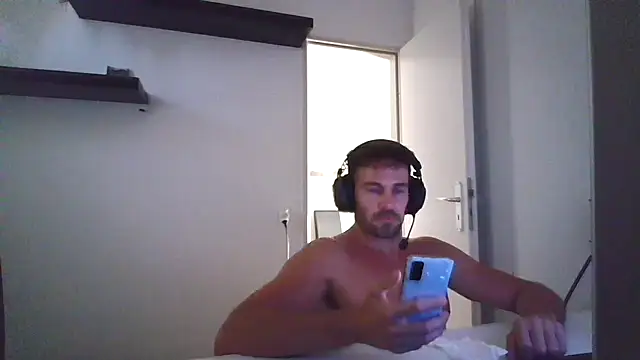 Snapshot of alpha-hunk chatting on July 9, 5:23 pm alpha-hunk online show from July 9, 5:23 pm