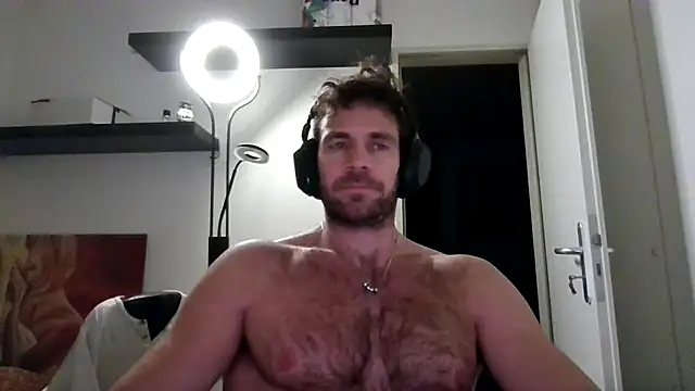 Snapshot of alpha-hunk chatting on November 23, 9:36 pm alpha-hunk online show from November 23, 9:36 pm