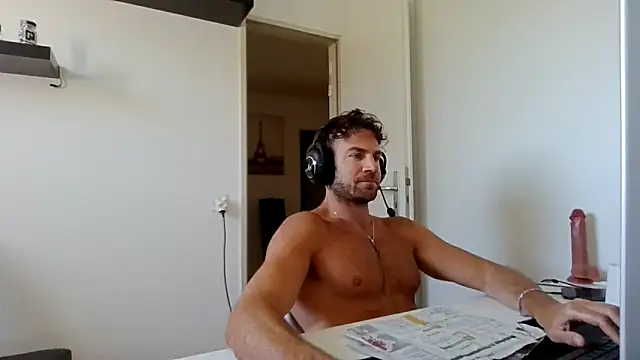 alpha-hunk online show from May 9, 9:12 am