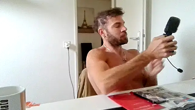 Snapshot of alpha-hunk chatting on June 10, 8:48 am alpha-hunk online show from June 10, 8:48 am
