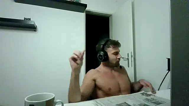 Snapshot of alpha-hunk chatting on July 7, 8:01 pm alpha-hunk online show from July 7, 8:01 pm