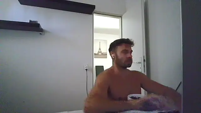 Snapshot of alpha-hunk chatting on July 10, 10:26 am alpha-hunk online show from July 10, 10:26 am