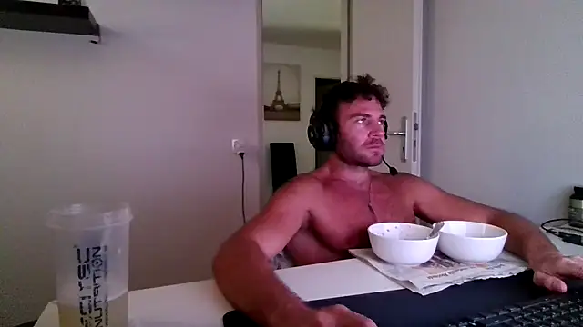 Snapshot of alpha-hunk chatting on June 26, 10:32 am alpha-hunk online show from June 26, 10:32 am
