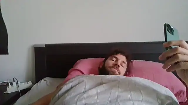 Snapshot of alpha-hunk chatting on October 29, 7:40 am alpha-hunk online show from October 29, 7:40 am