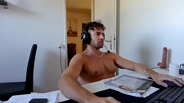 alpha-hunk online show from April 8, 1:34 pm