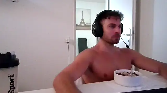 Snapshot of alpha-hunk chatting on July 6, 10:22 am alpha-hunk online show from July 6, 10:22 am
