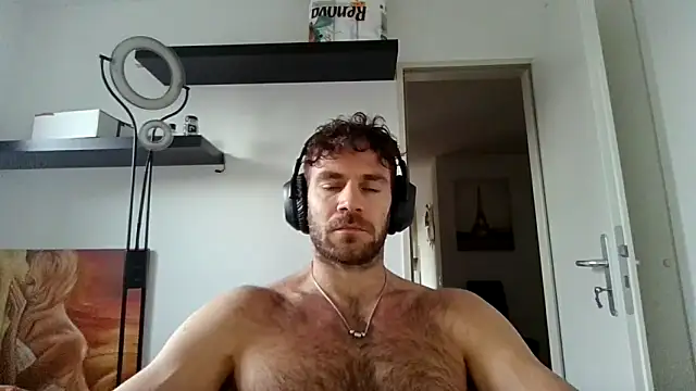 Snapshot of alpha-hunk chatting on November 25, 1:22 pm alpha-hunk online show from November 25, 1:22 pm