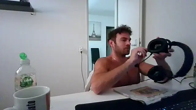 Snapshot of alpha-hunk chatting on June 27, 8:53 am alpha-hunk online show from June 27, 8:53 am