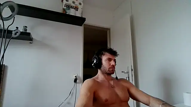 alpha-hunk online show from December 19, 2:19 pm