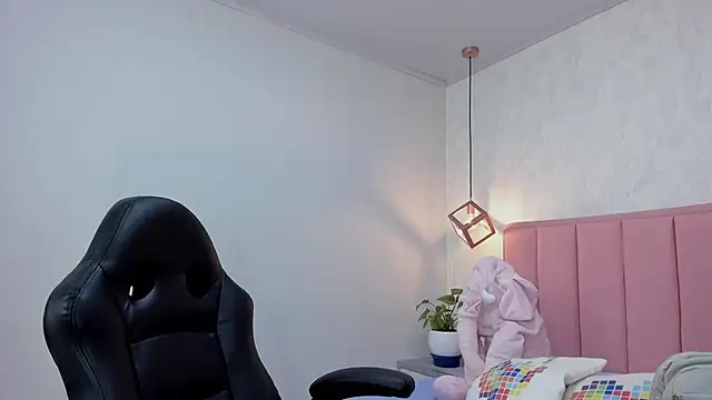 MAYROBERTSS online show from February 13, 12:32 pm