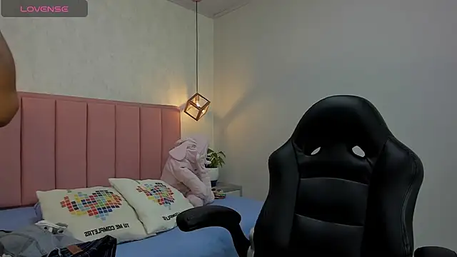 MAYROBERTSS online show from February 18, 12:06 pm