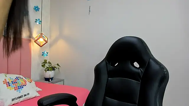 MAYROBERTSS online show from January 9, 12:19 pm