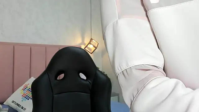 MAYROBERTSS online show from January 29, 12:35 pm