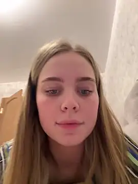 Snapshot of SIlviaBeyt chatting on October 18, 9:06 pm SIlviaBeyt online show from October 18, 9:06 pm