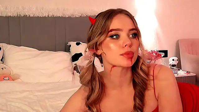 SIlviaBeyt online show from October 31, 8:38 pm