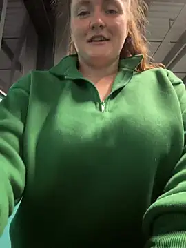 Snapshot of BustyBonnieUK chatting on February 10, 9:47 pm BustyBonnieUK online show from February 10, 9:47 pm