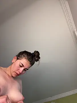 aurora divine online show from November 30, 1:23 pm