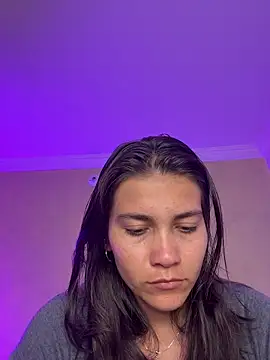 aurora divine online show from March 4, 9:00 pm