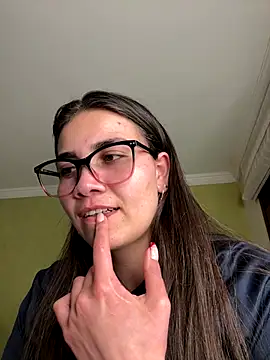 aurora divine online show from December 3, 10:42 pm