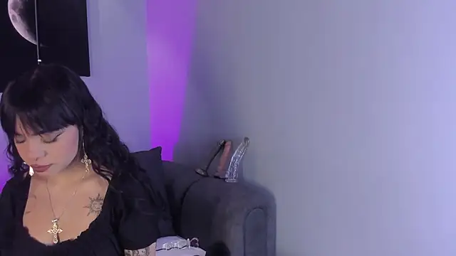 Snapshot of maddy_walker chatting on February 2, 8:08 pm maddy walker online show from February 2, 8:08 pm