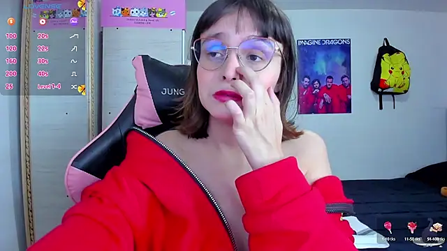 Snapshot of Lucyy-hess chatting on September 29, 9:09 pm Lucyy-hess online show from September 29, 9:09 pm