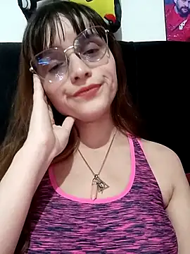 Snapshot of Lucyy-hess chatting on January 13, 4:18 am Lucyy-hess online show from January 13, 4:18 am