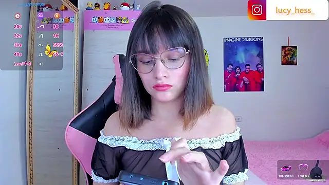 Snapshot of Lucyy-hess chatting on December 17, 8:36 pm Lucyy-hess online show from December 17, 8:36 pm