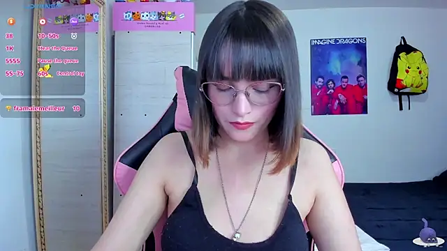 Snapshot of Lucyy-hess chatting on October 1, 8:24 pm Lucyy-hess online show from October 1, 8:24 pm