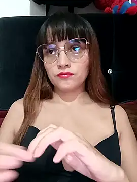 Snapshot of Lucyy-hess chatting on February 7, 8:42 pm Lucyy-hess online show from February 7, 8:42 pm