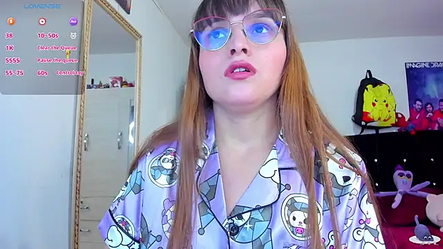 Snapshot of Lucyy-hess chatting on February 6, 7:51 pm Lucyy-hess online show from February 6, 7:51 pm