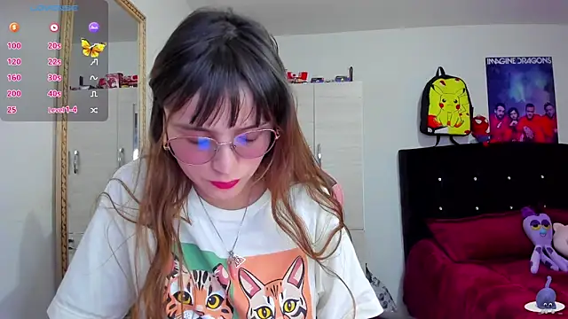 Snapshot of Lucyy-hess chatting on December 31, 8:45 pm Lucyy-hess online show from December 31, 8:45 pm