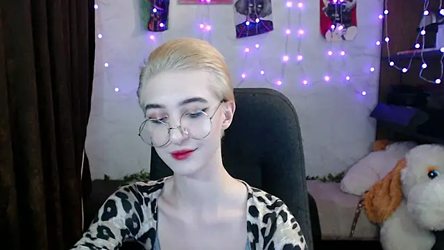 Snapshot of MilanaThorn chatting on January 6, 10:15 pm MilanaThorn online show from January 6, 10:15 pm