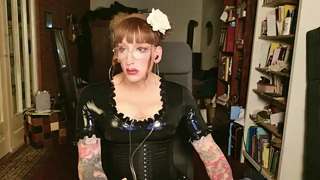 MaxiEmily online show from November 8, 11:19 pm