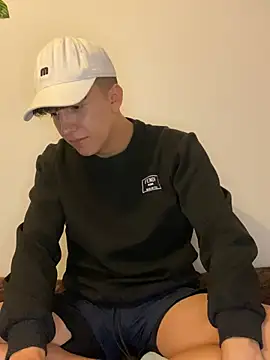 Snapshot of merlyn_00 chatting on February 14, 10:25 pm merlyn 00 online show from February 14, 10:25 pm