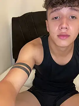 Snapshot of merlyn_00 chatting on December 16, 4:38 pm merlyn 00 online show from December 16, 4:38 pm